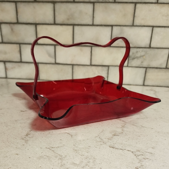Vintage mcm acrylic lucite christmas red basket with folding handle - Picture 2 of 10